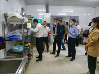 上级部门来万象城新校区食堂检查指...